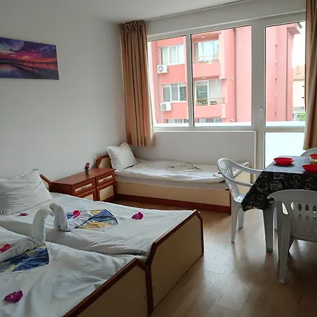 за гости ники Πανσιόν