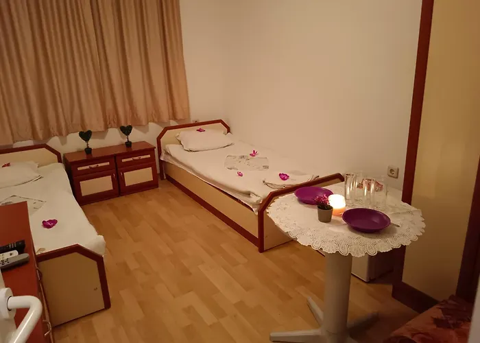 Πανσιόν за гости ники Νεσέμπαρ