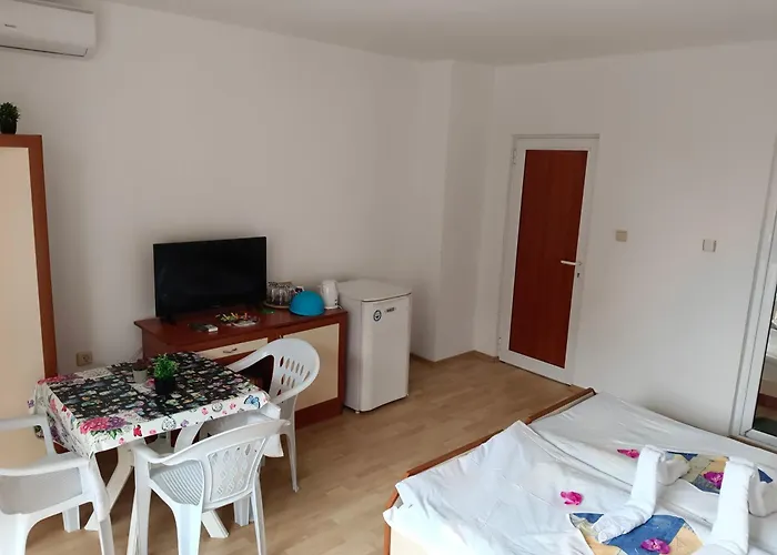 за гости ники Nesebar